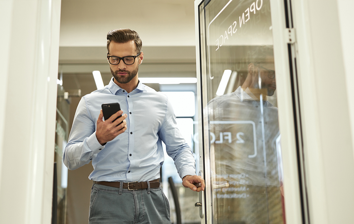 Apple Wallet Touchless Entry Underscores the Need for Workplace Experience Solutions